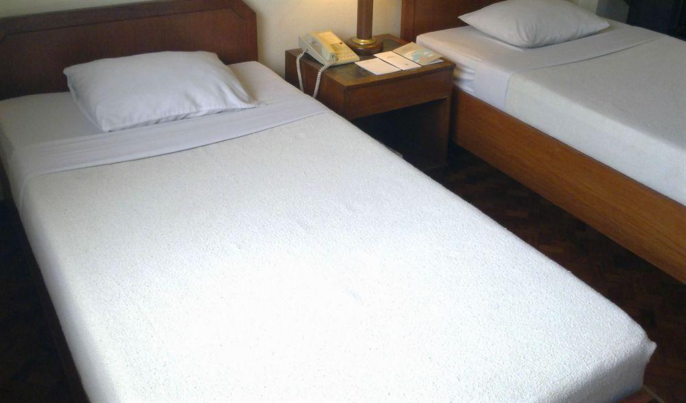 Sunny Bay Suites Manila Zewnętrze zdjęcie