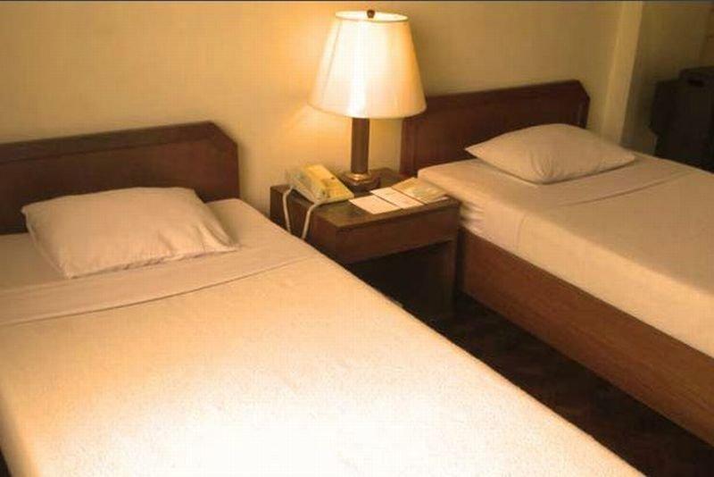 Sunny Bay Suites Manila Zewnętrze zdjęcie
